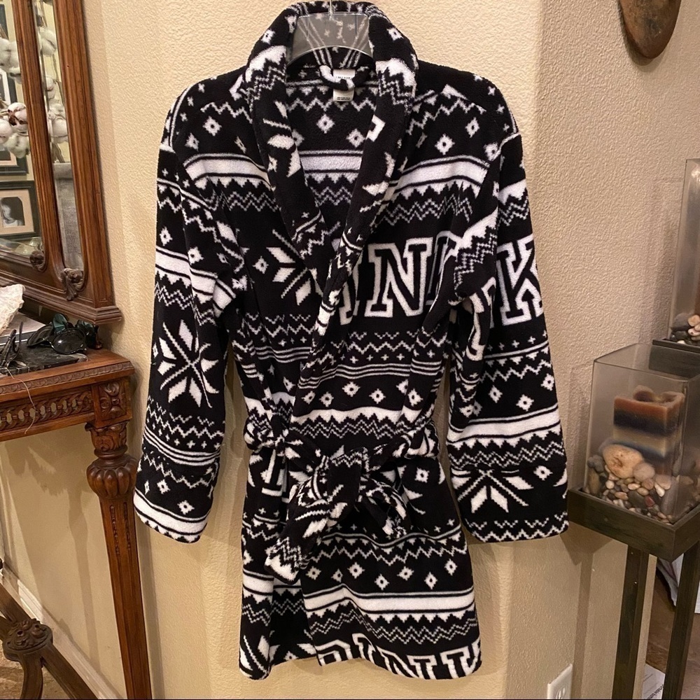 PINK VICTORIA’S SECRET Black & White Plush Soft Short Robe Size XS/S